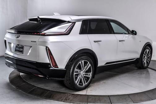Crystal White Tricoat 2024 Cadillac LYRIQ Luxury