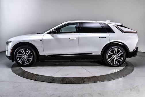 Crystal White Tricoat 2024 Cadillac LYRIQ Luxury