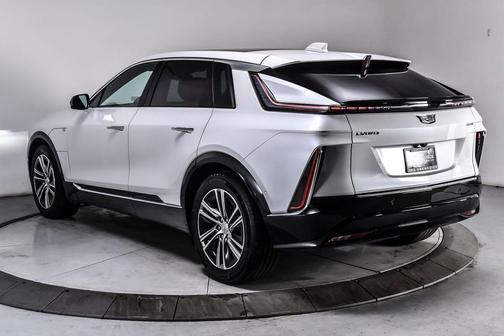 Crystal White Tricoat 2024 Cadillac LYRIQ Luxury