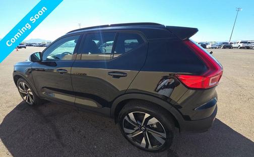 2025 Volvo XC40 B5 Plus Dark Theme