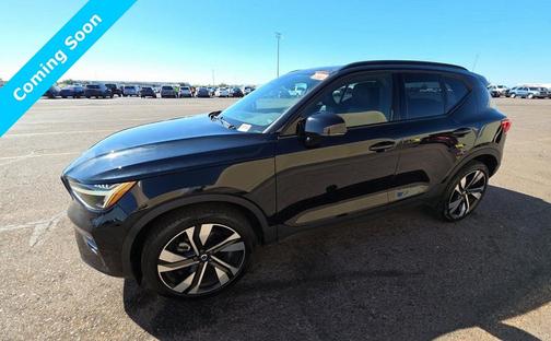 2025 Volvo XC40 B5 Plus Dark Theme