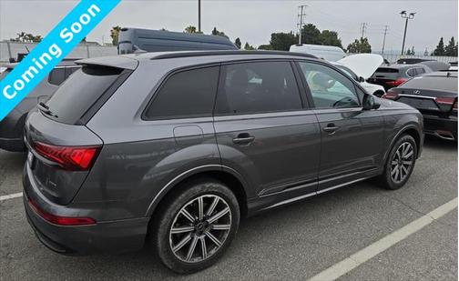 2023 Audi Q7 45 Premium Plus