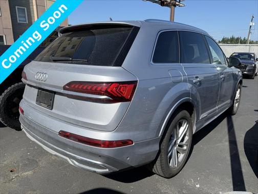 2022 Audi Q7 55 Premium Plus
