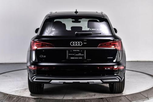 Brilliant Black 2024 Audi Q5 40 Premium