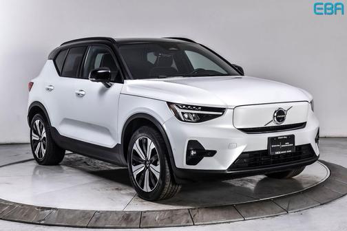 Crystal White Metallic 2023 Volvo XC40 Recharge Pure Electric Twin Plus