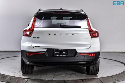 Crystal White Metallic 2023 Volvo XC40 Recharge Pure Electric Twin Plus