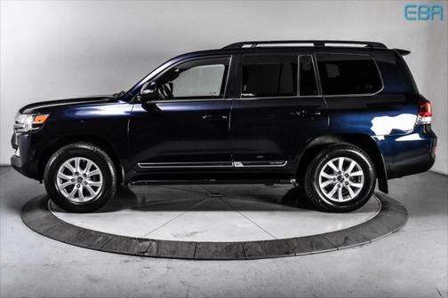 2016 Toyota Land Cruiser Base