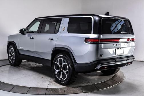 LA Silver 2024 Rivian R1S Adventure