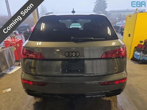 Chronos Gray Metallic 2024 Audi Q5 e 55 S line Prestige