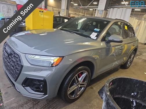 Chronos Gray Metallic 2024 Audi Q5 e 55 S line Prestige