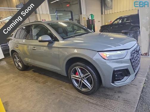 Chronos Gray Metallic 2024 Audi Q5 e 55 S line Prestige