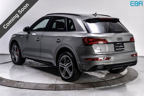 Chronos Gray Metallic 2024 Audi Q5 e 55 S line Prestige