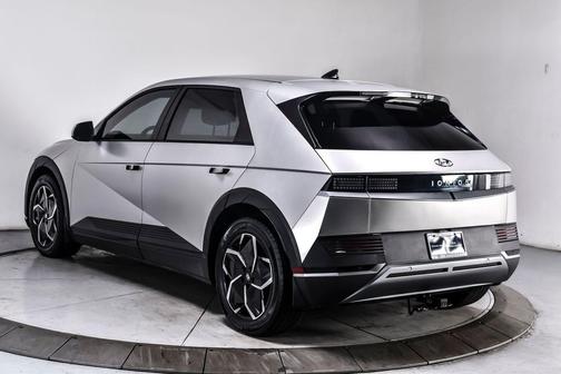 Gravity Gold (Matte Gold) 2023 Hyundai IONIQ 5 SEL