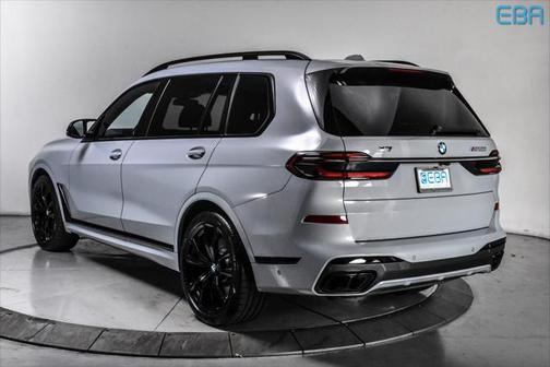 2023 BMW X7 M60i