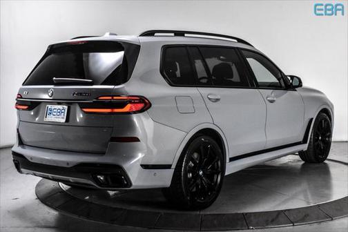 2023 BMW X7 M60i