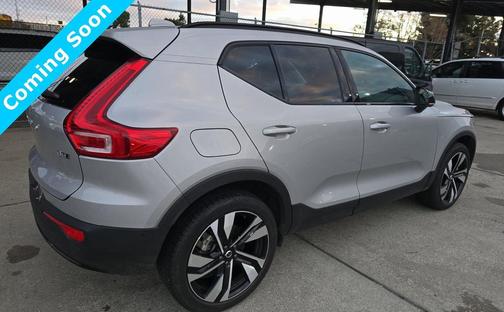 2025 Volvo XC40 B5 Plus Dark Theme