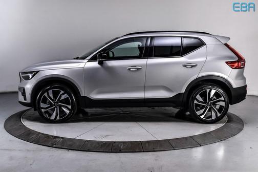 2025 Volvo XC40 B5 Plus Dark Theme