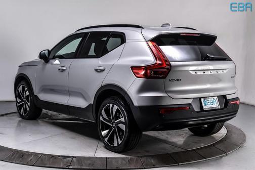 2025 Volvo XC40 B5 Plus Dark Theme