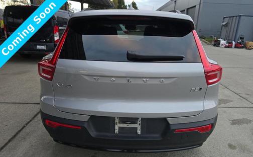 2025 Volvo XC40 B5 Plus Dark Theme