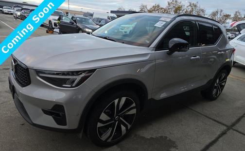 2025 Volvo XC40 B5 Plus Dark Theme