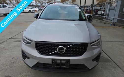 2025 Volvo XC40 B5 Plus Dark Theme