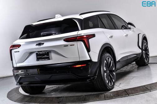 Iridescent Pearl Tricoat 2024 Chevrolet Blazer EV eAWD RS
