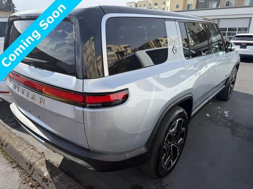 2024 Rivian R1S Adventure