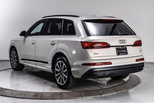 Vicuna Beige Metallic 2023 Audi Q7 45 Premium Plus