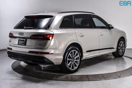 Vicuna Beige Metallic 2023 Audi Q7 45 Premium Plus