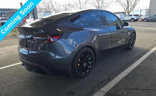 2022 Tesla Model Y Long Range Dual Motor All-Wheel Drive