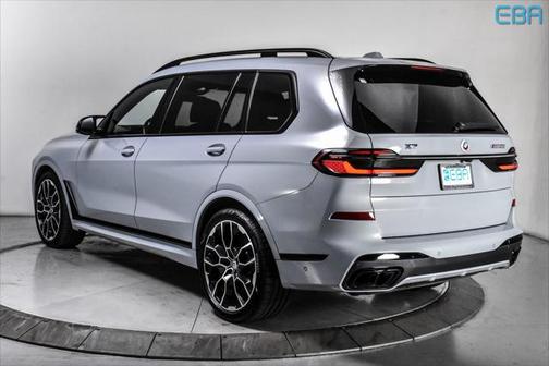 2023 BMW X7 M60i