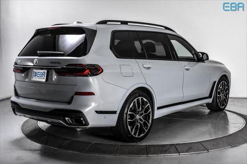2023 BMW X7 M60i
