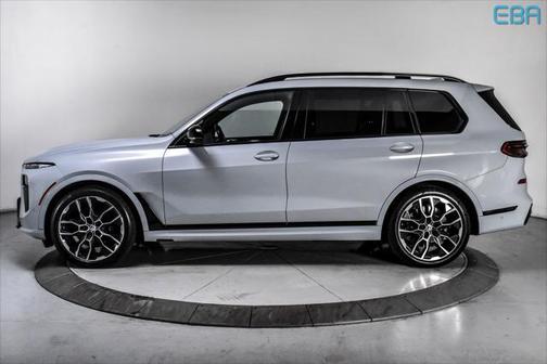 2023 BMW X7 M60i
