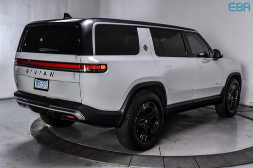 2023 Rivian R1S Adventure