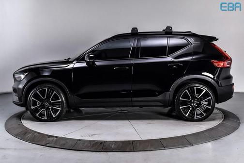 2024 Volvo XC40 B5 Ultimate Dark Theme
