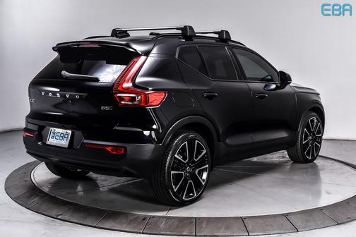 2024 Volvo XC40 B5 Ultimate Dark Theme
