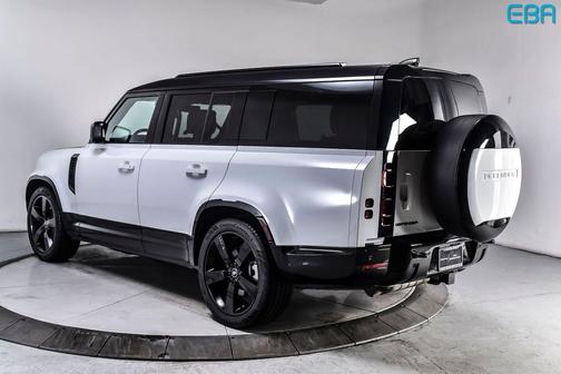 Fuji White 2025 Land Rover Defender 130 P400 X-Dynamic SE