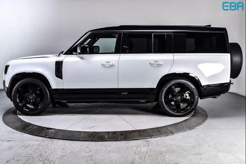 Fuji White 2025 Land Rover Defender 130 P400 X-Dynamic SE