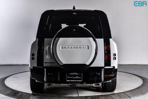 Fuji White 2025 Land Rover Defender 130 P400 X-Dynamic SE