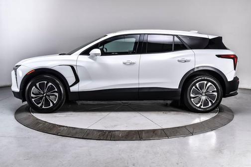 Summit White 2024 Chevrolet Blazer EV eAWD LT