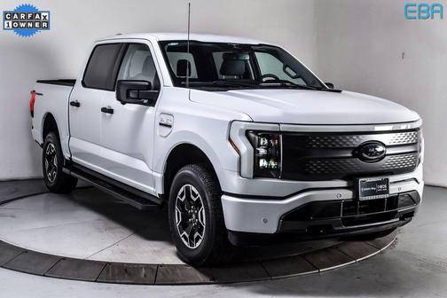 Oxford White 2023 Ford F-150 Lightning XLT