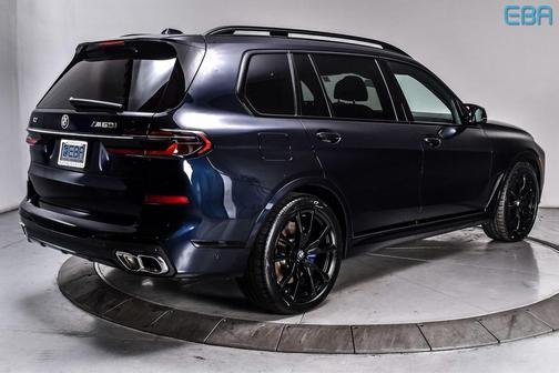 2023 BMW X7 M60i