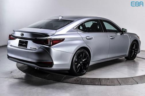 2024 Lexus ES 300h F SPORT Handling
