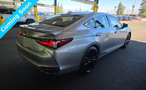 2024 Lexus ES 300h F SPORT Handling