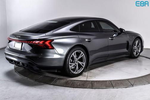 Daytona Gray Pearl Effect 2023 Audi e-tron GT Premium Plus quattro