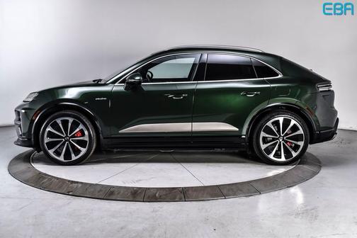 Oak Green Metallic Neo 2024 Porsche Macan Macan Electric Turbo