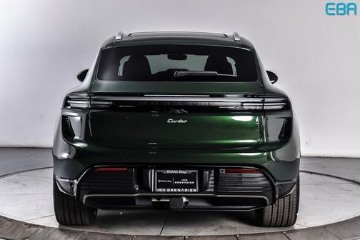 Oak Green Metallic Neo 2024 Porsche Macan Macan Electric Turbo