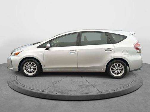 2016 Toyota Prius v Three