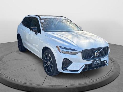 2024 Volvo XC60 B5 Plus Dark Theme