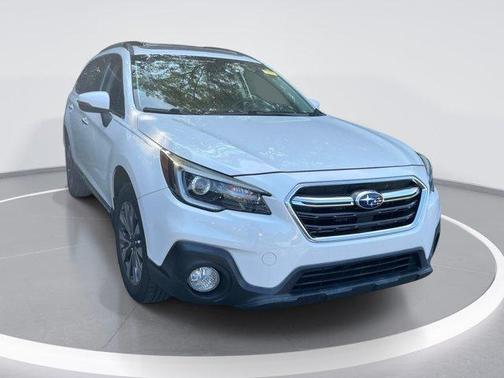 Crystal White Pearl 2018 Subaru Outback 3.6R Touring